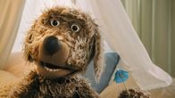 Rudis Rabenteuer – Buffo (Ulli Voland) hat etwas gefunden! Ist das etwa der kleine blaue Schirm aus ihrer Geschichte?Buffo (Ulli Voland) hat etwas gefunden! Ist das etwa der kleine blaue Schirm aus ihrer Geschichte?