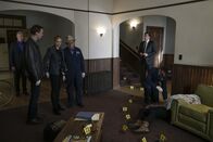 Navy CIS – Für das Team beginnt ein tödlicher Wettlauf: (v.l.n.r.) Gibbs (Mark Harmon), McGee (Sean Murray), Bishop (Emily Wickersham), Ducky (David McCallum), Tony (Michael Weatherly) und Jimmy (Brian Dietzen) ...