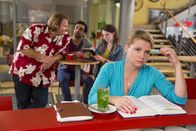 Danni Lowinski – (5. Staffel) - Danni Lowinski (Annette Frier, r.) kämpft für das Recht der kleinen Leute und wird dabei von Nils (Oliver Fleischer, l.) und Orkan (Orhan Müstak, 2.v.l.) unterstützt. Doch wie steht es um Hashtag (Anjorka Strechel, 2.v.r.)?