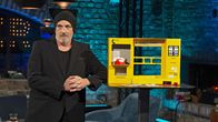 Sträter – In "Spiel es noch einmal, Sam" stellt Torsten Sträter ein weiteres nostalgisches Spielzeug vor: Die Kinderpost - "der erste Pop-up-Store für Pansen, die gern verbeamtet werden wollten."