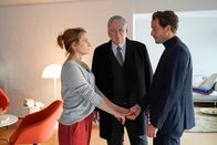 Der Staatsanwalt – Oberstaatsanwalt Bernd Reuther (Rainer Hunold, M.) trifft im Rahmen seiner aktuellen Ermittlungen auf Bianca Ehrenberg (Karoline Teska, l.) und deren Freund André Kieser (David Rott, r.).