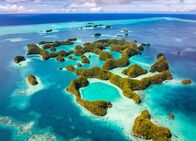 Terra X: Faszination Wasser – Die Chelbacheb-Inseln von Palau, auch "Rock Islands" genannt, sind hoch aus dem Korallenriff herausgewachsene Eilande