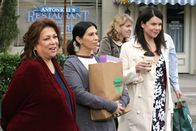Gilmore Girls – Liz Torres, Rose Abdoo, Lauren Graham (Lorelai Gilmore).