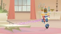 Miss Moon – Der Putz-Roboter putzt plötzlich alles und jeden weg.