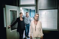 Die Chefin – Vera Lanz (Katharina Böhm, l.) erhofft sich durch die Therapeutin Annegret Haas (Andrea L’Arronge, r.) einen Zugang zum verschlossenen Valentin Wimmer.