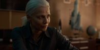 Infiniti – Während um sie herum alles in Chaos versinkt, sucht die Direktorin des Kosmodroms Lydia Joukovskaïa (Karina Arutyunyan) nach Antworten. Dabei wird ihr eines klar: Sie wurde verraten.