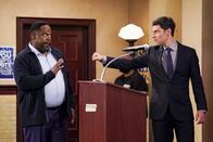 The Neighborhood – Calvin Butler (Cedric the Entertainer, l.); Dave Johnson (Max Greenfield, r.)