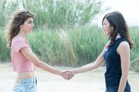 The Pier – Verónica (Irene Arcos, l.); Alejandra (Verónica Sánchez, r.)