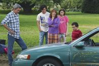 The Middle – (v.l.n.r.) Mike (Neil Flynn); Axl (Charlie McDermott); Frankie (Patricia Heaton); Sue (Eden Sher); Brick (Atticus Shaffer)