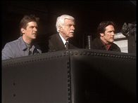 Diagnose: Mord – Jesse (Charlie Sclatter, l.), Mark (Dick Van Dyke, M.) und Steve (Barry Van Dyke, r.) stellen den Erpressern eine verlockende Falle ...