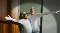 Bappas - Zwei Väter. Ein Team. Null Plan. – Von links: Simon Pearce und Sebastian Winkler.