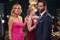 High Potential – Herausgeputzt zur Gala: Kaitlin Olson als Morgan Gillory, Daniel Sunjata als Adam Karadec