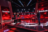 Quizduell-Olymp – Moderator Jörg Pilawa (r.) mit den Kandidaten des Teams „Virtuos“: Till Brönner (l.) und David Garrett (2.v.l.), beide Musiker.