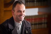 Elementary – Auch im Fall einer ermordeten Balletttänzerin, der ihn in die Welt des Tanztheaters führt, hat der brillante Denker Sherlock Holmes (Jonny Lee Miller) recht schnell einen Verdacht, der ihn auf die richtige Spur führt ...