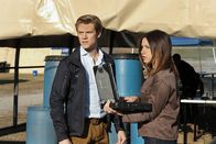 MacGyver – Lucas Till (Angus MacGyver), Ashley Tisdale (Allie Winthrop).