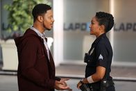 The Rookie – Harper (Mekia Cox) besteht darauf mit James (Arjay Smith) ein Gespräch unter vier Augen zu führen. Dabei muss Harper ihm ein Geständnis machen.