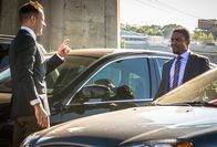 Elementary – Ermitteln in einem neuen Mordfall: Holmes (Jonny Lee Miller, l.) und Detective Bell (Jon Michael Hill, r.) ...