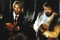 Heute ich ... morgen Du! – Die Revolverhelden Bunny Fox (Franco Borelli, l.) und O'Bannion (Bud Spencer, r.) sind fest entschlossen, Bill Kiowa dabei zu helfen, den Mann zu stellen, der für den Tod von Bills Frau verantwortlich ist ...