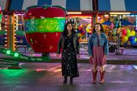 Charmed – Mel Vera (Melonie Diaz, l.); Maggie Vera (Sarah Jeffery, r.)