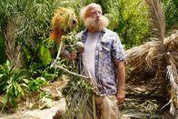 The Last Man on Earth – (v.l.n.r.) Todd (Mel Rodriguez), Jasper (Keith L. Williams), Melissa (January Jones), Carol (Kristen Schaal), Phil (Will Forte), Erica (Cleopatra Coleman) und Gail (Mary Steenburgen)