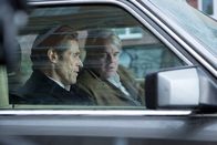 A Most Wanted Man – L-R: Tommy Brue (Willem Dafoe) und Günther Bachmann (Philip Seymour Hoffman)