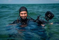 Terra X: Faszination Wasser – Moderator Uli Kunz vor der Küste Yucatáns: Auch im Meer befinden sich zahlreiche Höhleneingänge.