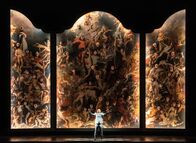 Tosca – Gevorg Hakobyan (Scarpia) und der Chor der Niederländischen Oper in Amsterdam.