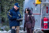 Fargo – Andrew Airlie (U.S. Marshal Red Vonnegut), Carrie Coon (Gloria Burgle).