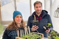 Roots – In Brandenburg trifft Wissenschaftsjournalist Pierre Girard Johanna Häger. Sie hat den sandigen Boden in ein fruchtbares Paradies verwandelt.