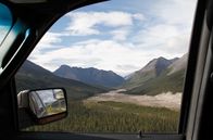 Alaska Highway – Der Alaska Highway überquert die Rocky Mountains