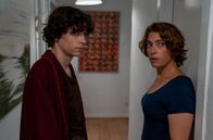 Letzte Spur Berlin – Eva Liebeskind (Hanna Jürgens) hat es gelernt, mit den Besonderheiten ihres Sohnes Yannick (Levi Eisenblätter) umzugehen, manchmal fällt es ihr dennoch schwer.