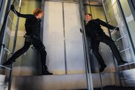 Hawaii Five-0 – Eine ganz besondere Mission wartet auf Steve (Alex O'Loughlin, r.) und seine Mutter (Christine Lahti, l.) ...