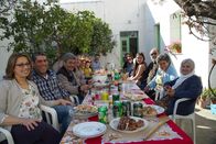 Zu Tisch ... – Familie Polichronis beim Osteressen