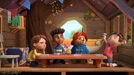 Paddingtons Abenteuer – L-R: Judy Brown, Mateo, Paddington, Jonathan Brown