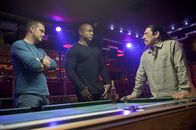 Navy CIS: L.A. – Hat ihr alter Bekannter Tuhon (Danny Trejo, r.) etwas mit der Ermordung des Konsuls von Äquatorialguinea zu tun? Callen (Chris O'Donnell, l.) und Sam (LL Cool J, M.) nehmen ihn ins Visier ...