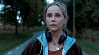 Limbo - Gestern waren wir noch Freunde – Therapeutin My (Sofia Helin) fühlt sich verantwortlich für den Unfall.