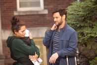 Sorry for Your Loss – Lori (Inbar Lavi, l.); Ken (Justin Bartha, r.)