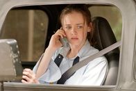 Gilmore Girls – Nachdem Rory (Alexis Bledel) in einer Englischarbeit eine vier geschrieben hat, strengt sie sich für einen anderen Test ganz besonders an, doch das nächtelange Lernen hat seine Folgen ...