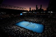 Tennis: Australian Open – Eine allgemeine Ansicht der Rod Laver Arena während des Endspiels im Herren-Einzel zwischen Rafael Nadal aus Spanien und Daniil Medvedev aus Russland am 14. Tag der Australian Open 2022 im Melbourne Park am 30. Januar 2022 in Melbourne, Australien.