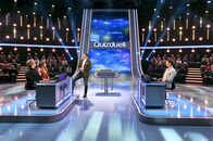 Quizduell – Moderator Jörg Pilawa (3.v.l.) mit den Kandidaten des Teams „Comedy“: Simon Gosejohann (l.) und Enissa Amani (2.v.l.), beide Comedians - sowie dem Teamkapitän Team "Deutschland": Robert Steinberg (r.), Kundenberater aus Hamburg.