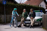 Hubert und Staller – v.li.: Tina Vogel (Sabine Gutberlet), Reimund Girwidz (Michael Brandner) und Franz Hubert (Christian Tramitz)