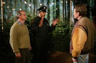 Malcolm mittendrin – Hal (Bryan Cranston, r.) bekommt es mit der Polizei zu tun ...