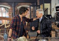 Rote Rosen – ARD ROTE ROSEN FOLGE 1261 Uhr im ERSTEN. Thomas (Gerry Hungbauer, r.) kann Clemens (Falk-Willy Wild, l.) für die Mithilfe beim Hansetag gewinnen.