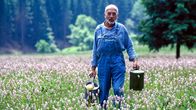 Löwenzahn Classics – Peter Lustig staunt nicht schlecht als er entdeckt, wie fleißig ein Regenwurm ist und wie wichtig für seinen Garten.