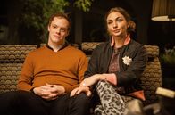 Labaule und Erben – Nach einer Idee von Harald Schmidt Tristan Labaule (Lukas Rüppel) gibt den Überflieger und seine Freundin Vanessa (Jil Funke) unterstützt ihn dabei.