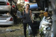 MacGyver – Kann Hackerin Riley Davis (Tristin Mays) mit ihren Fähigkeiten MacGyver helfen, den gefährlichen Auftragskiller zu fassen, der auch ihr Leben bedroht?