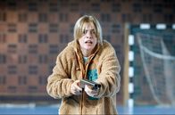 Mord im Mittsommer – Nathalie (Vilda Schubert) weiß in der Trauer um ihre verschwundene Freundin Olivia keinen Ausweg mehr. Wie in Trance betritt sie bewaffnet die Sporthalle. Ihr Ziel ist es, die Schüler als Druckmittel gegen die Polizei einzusetzen ...