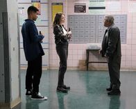 East New York – (v.l.n.r.) Officer Andre Bentley (Lavel Schley); Officer Brandy Quinlan (Olivia Luccardi); Ted (Al Linea)