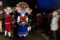 SRF bi de Lüt – Eine Gruppe Silvesterchläuse aus Urnäsch, mit dabei Vater Andreas der Familie Frick