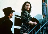 Das Boot ist voll – Der Landjäger und die Emigrantin. Michael Gempart als Peter Bigler, Tina Engel als Judith Krüger.